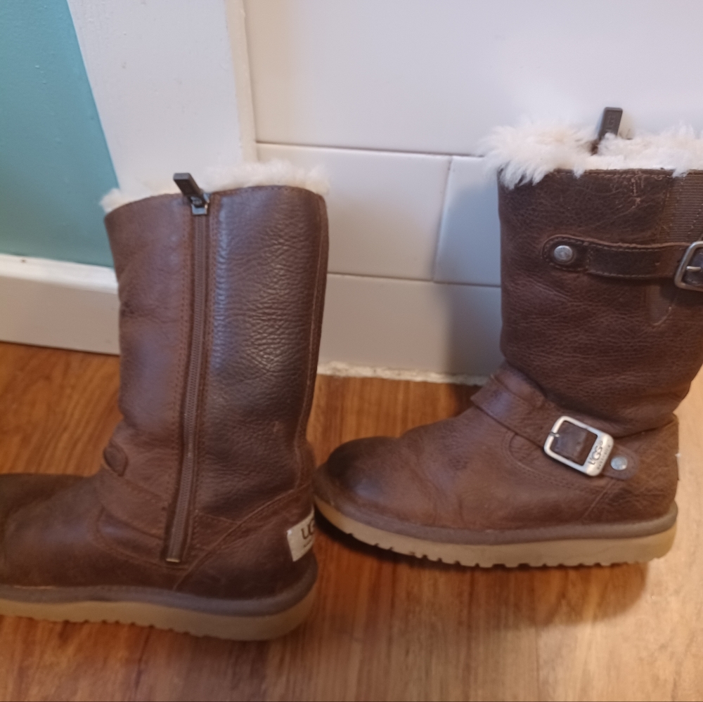 UGG Boots - Picture 3 of 5